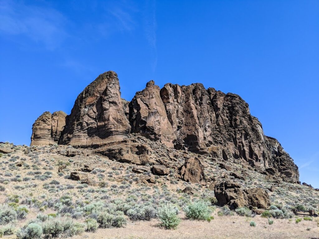 Fort Rock, Lake County - Hike - Image by What to do in Southern Oregon