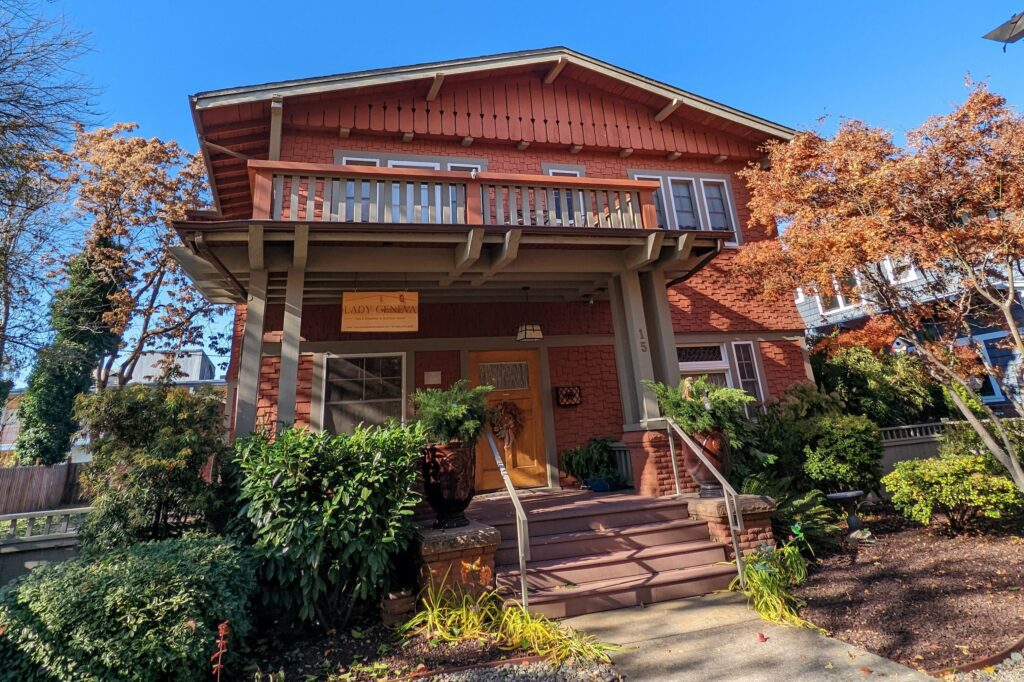 Lady Geneva Bed and Breakfast - Medford Your Next Vacation Destination - Southern Oregon